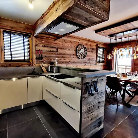 Exceptionnel Duplex Avec Vue Panoramique, Terrasse Et Garage Aux Gets - Fr-1-598-36 *